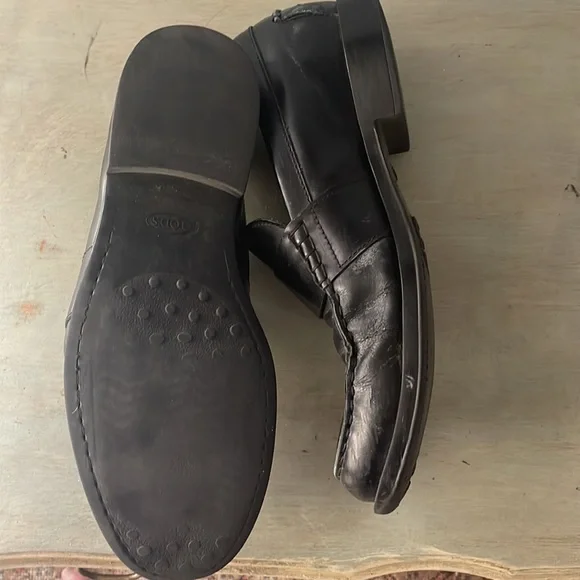 Tod’s men’s black penny loafers - Picture 3 of 4